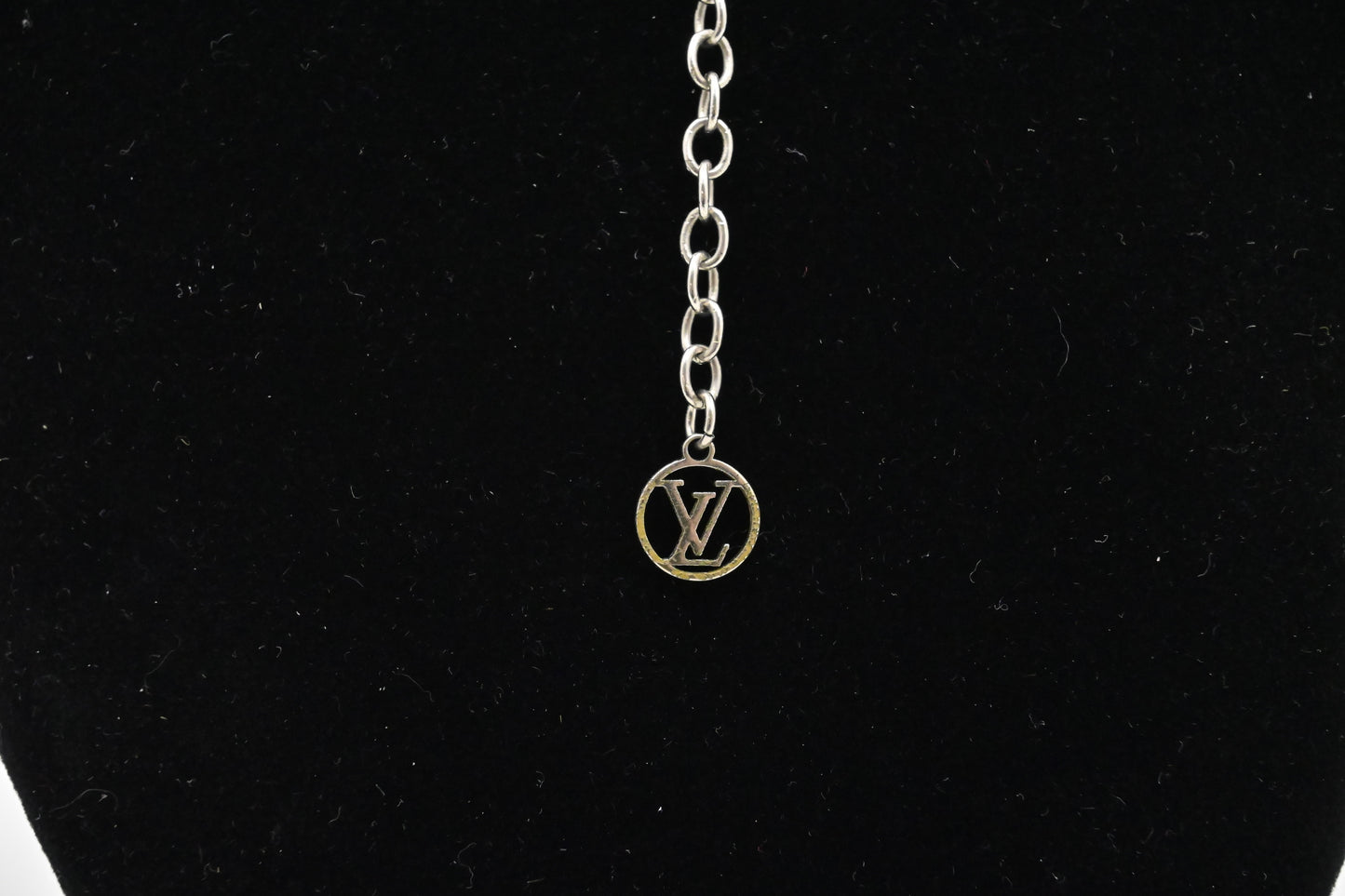 Louis Vuitton Essential V Supple Necklace