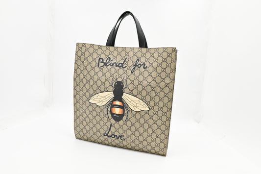 Gucci Blind For Love Bee Tote in GG Supreme Canvas