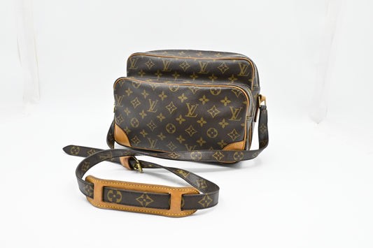 Louis Vuitton Nil 28 in Monogram Canvas