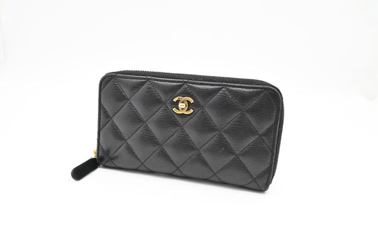 Chanel Compact Zip Wallet in Black Matelasse Leather