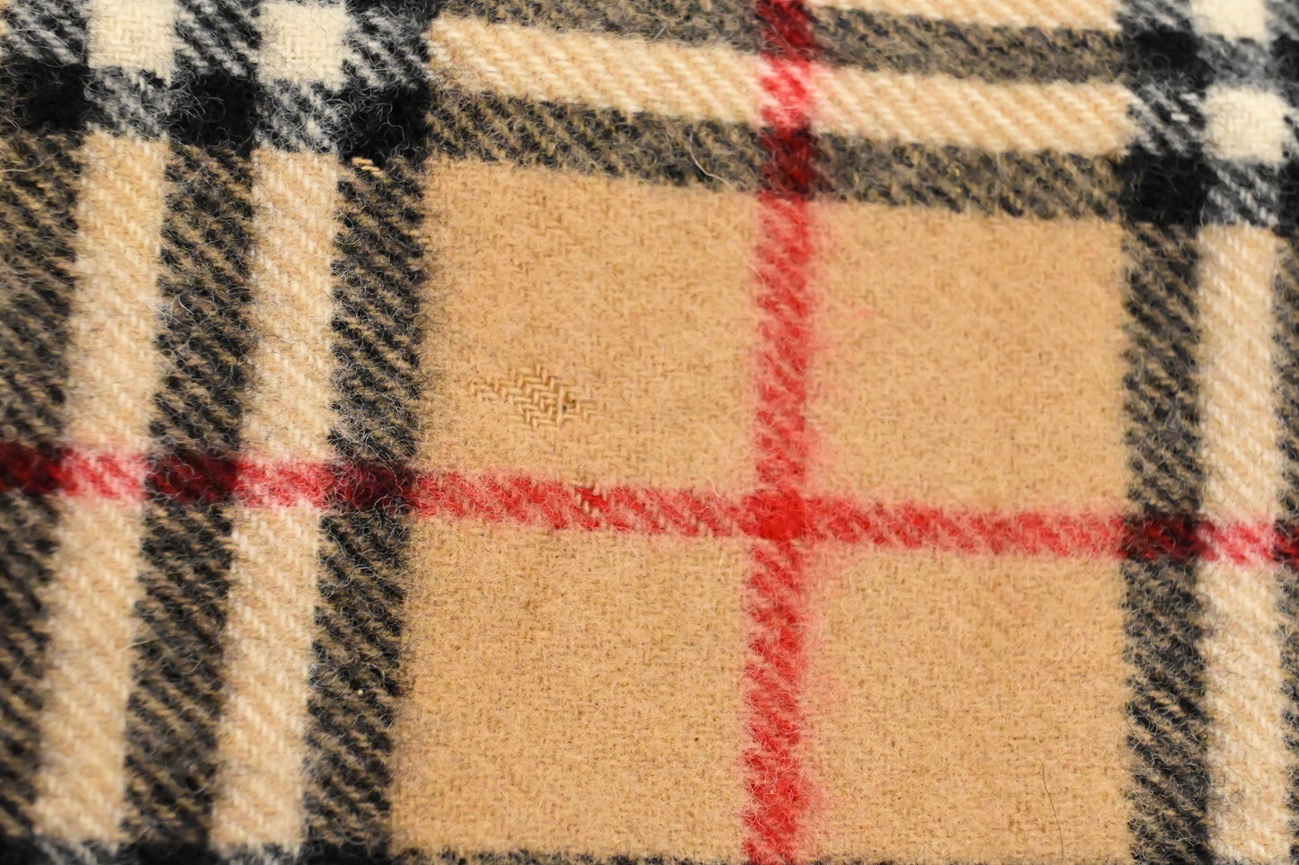 Burberry Scarf in Beige Wool