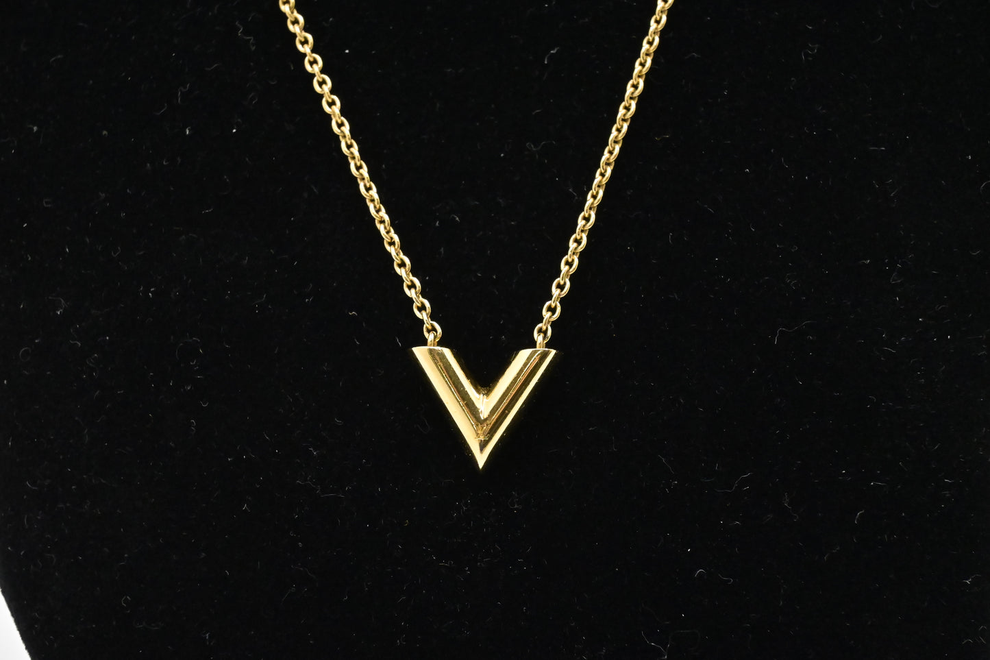 Louis Vuitton Essential V Supple Necklace