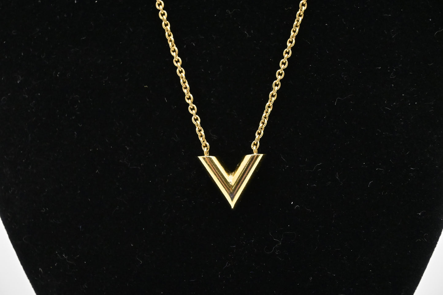 Louis Vuitton Essential V Supple Necklace