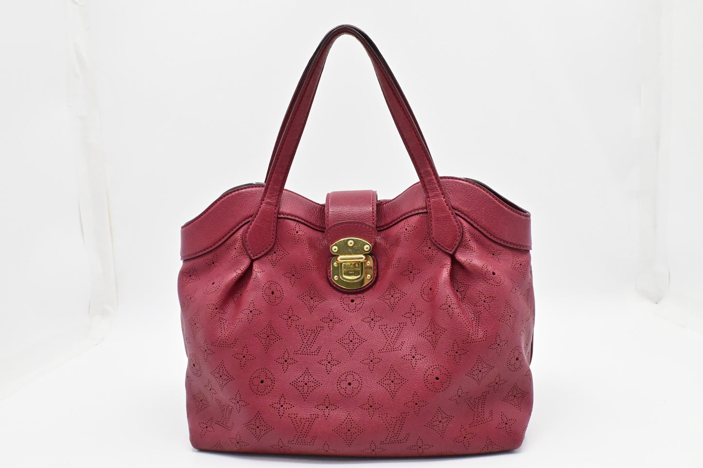 Louis Vuitton Seal PM in Grenat Mahina Leather