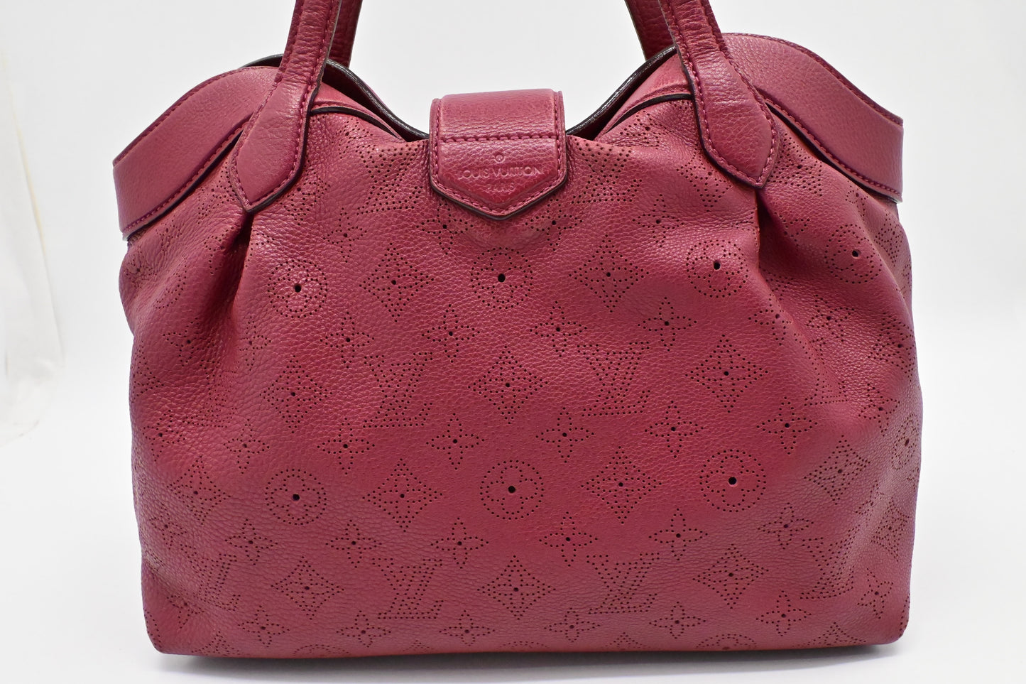 Louis Vuitton Seal PM in Grenat Mahina Leather