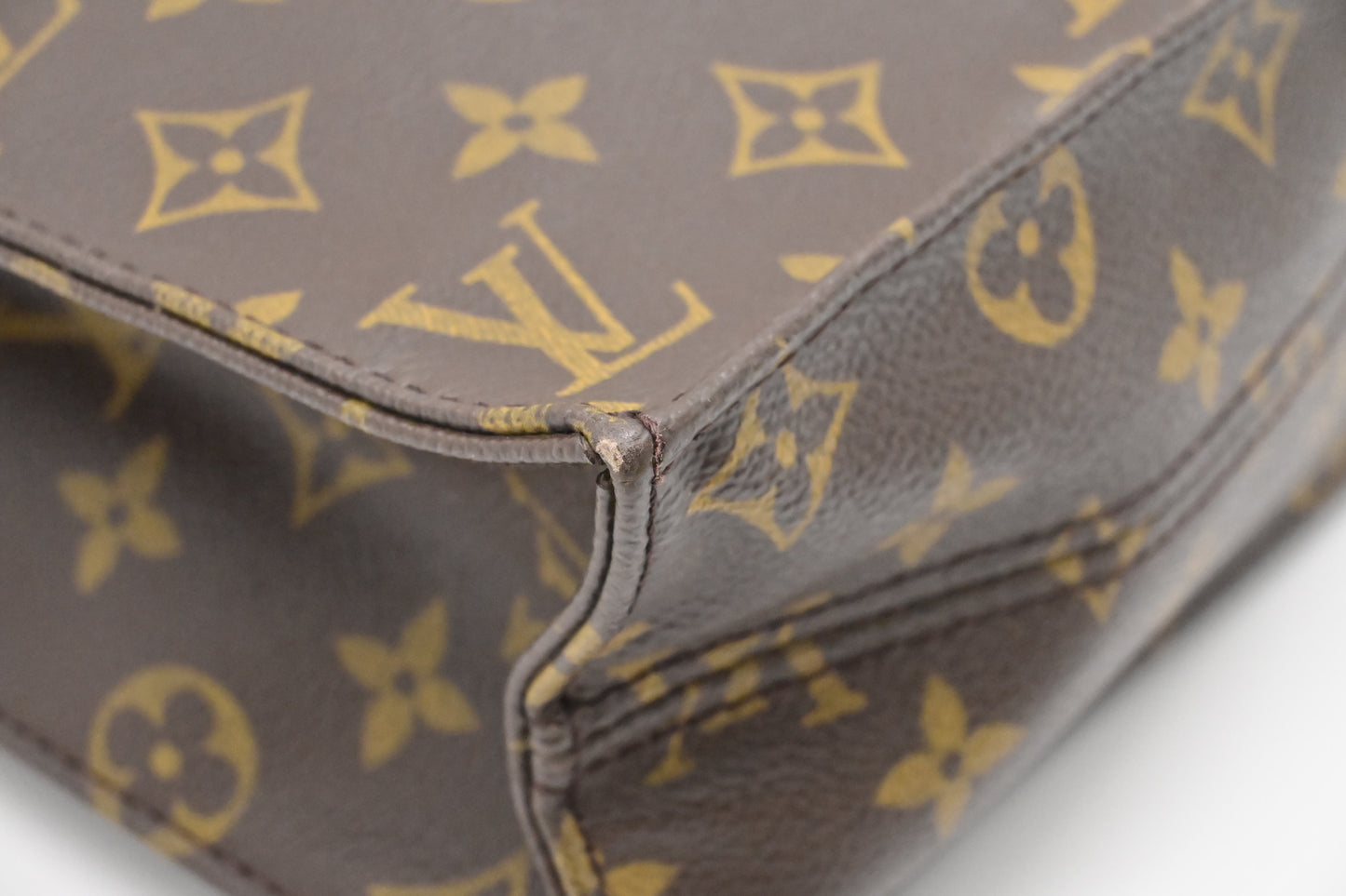 Louis Vuitton Sac Plat in Monogram Canvas