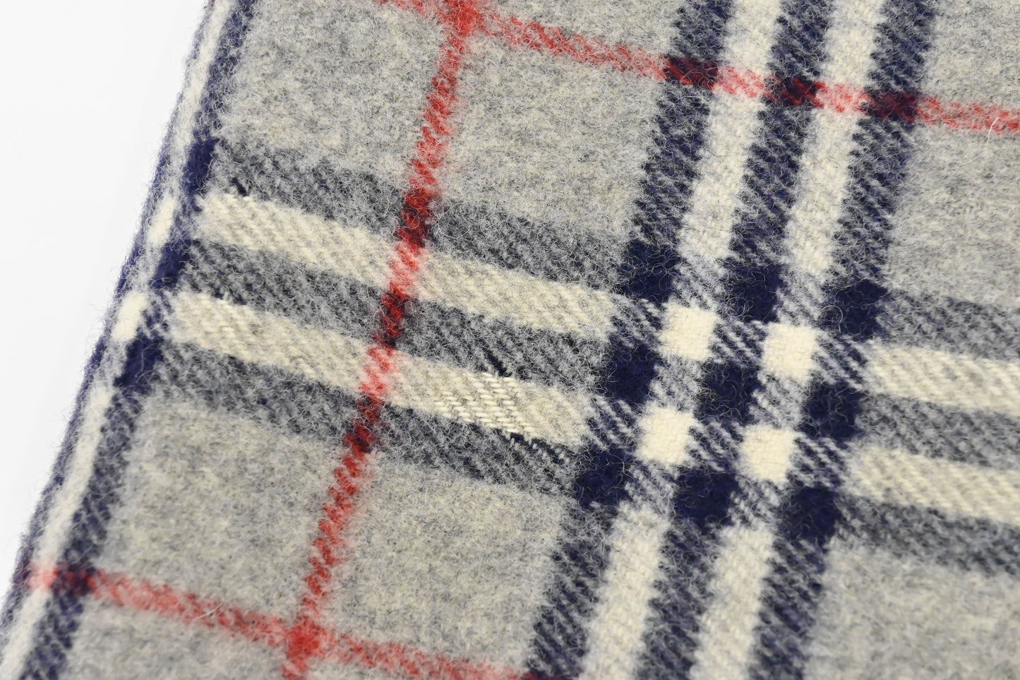 Burberry Stole in Grey New Wool