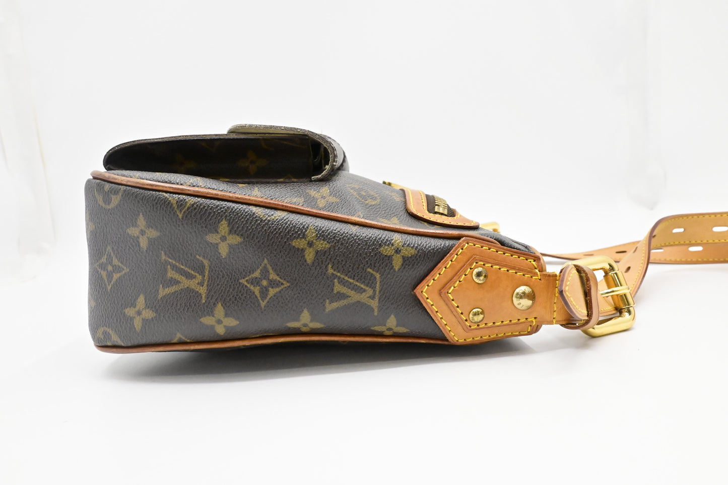 Louis Vuitton Hudson GM in Monogram Canvas