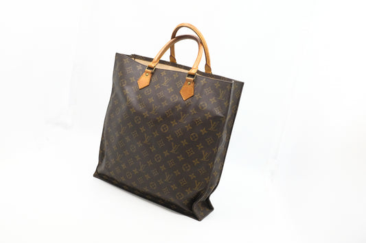 Louis Vuitton Sac Plat in Monogram Canvas