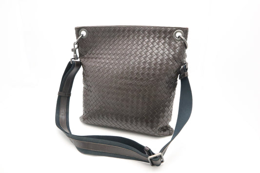 Bottega Veneta Crossbody in Dark Brown Intrecciato Leather