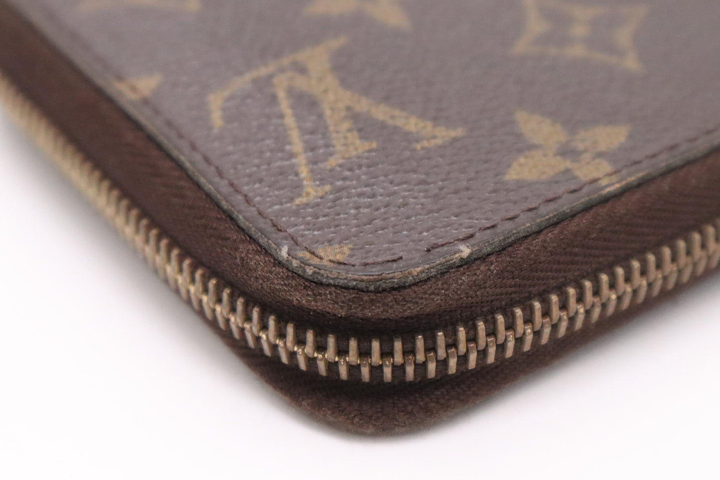 Louis Vuitton Long Zippy Wallet in Monogram Canvas