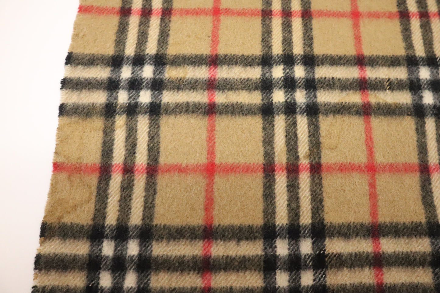 Burberry Scarf in Beige Checked Cashmere