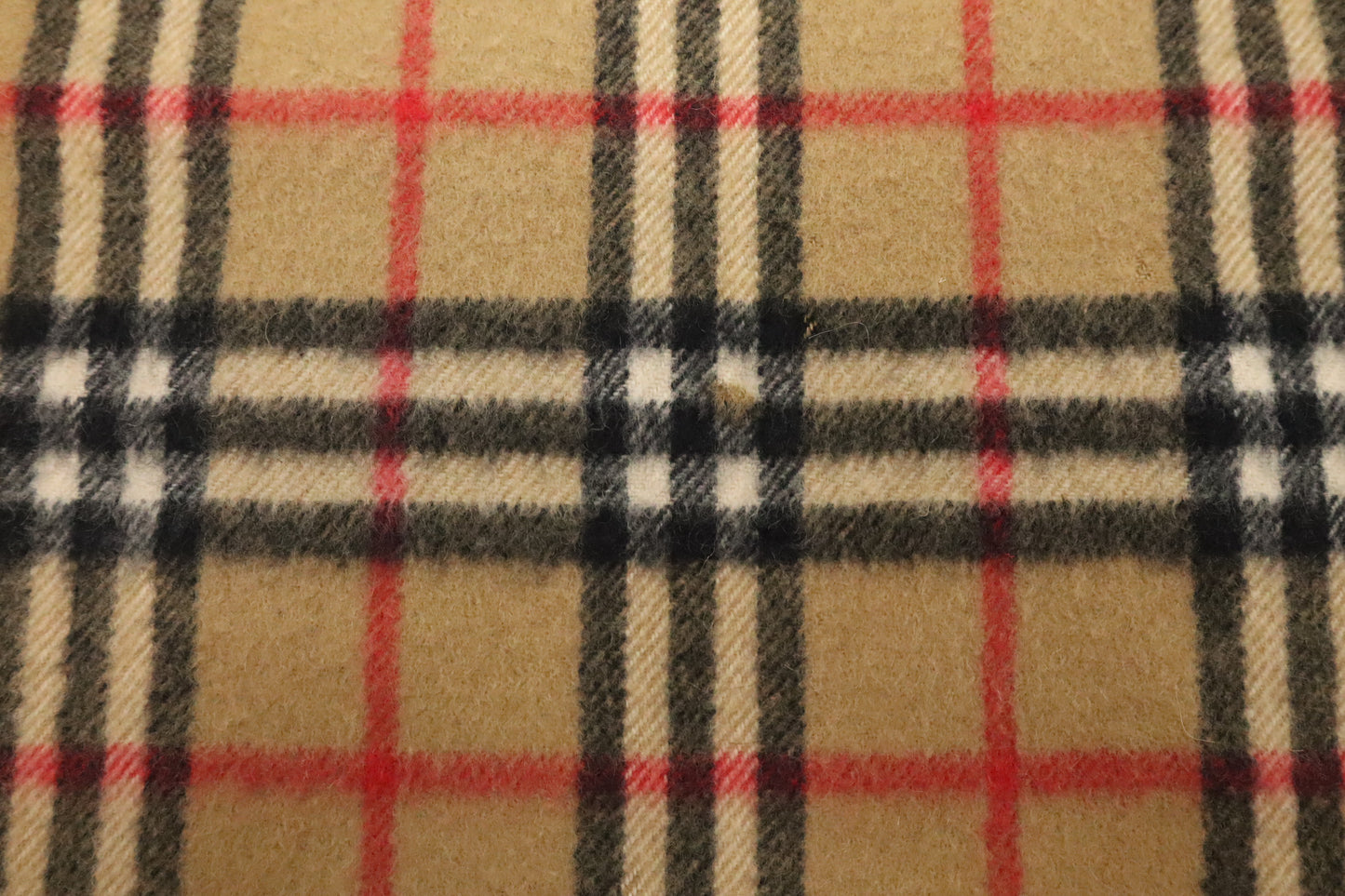 Burberry Scarf in Beige Checked Cashmere