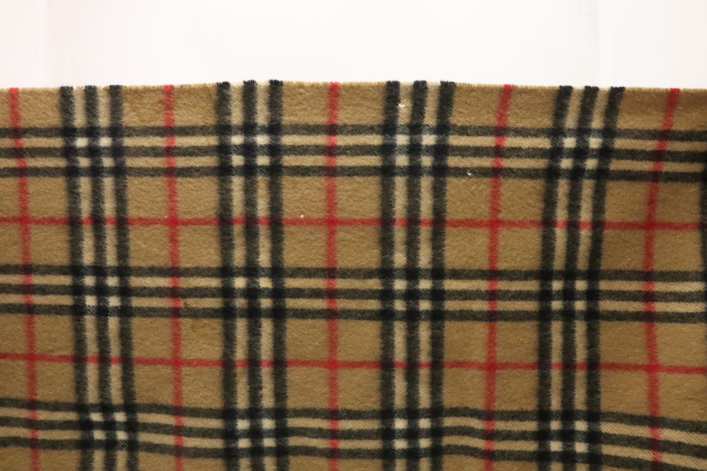 Burberry Scarf in Beige Checked Cashmere