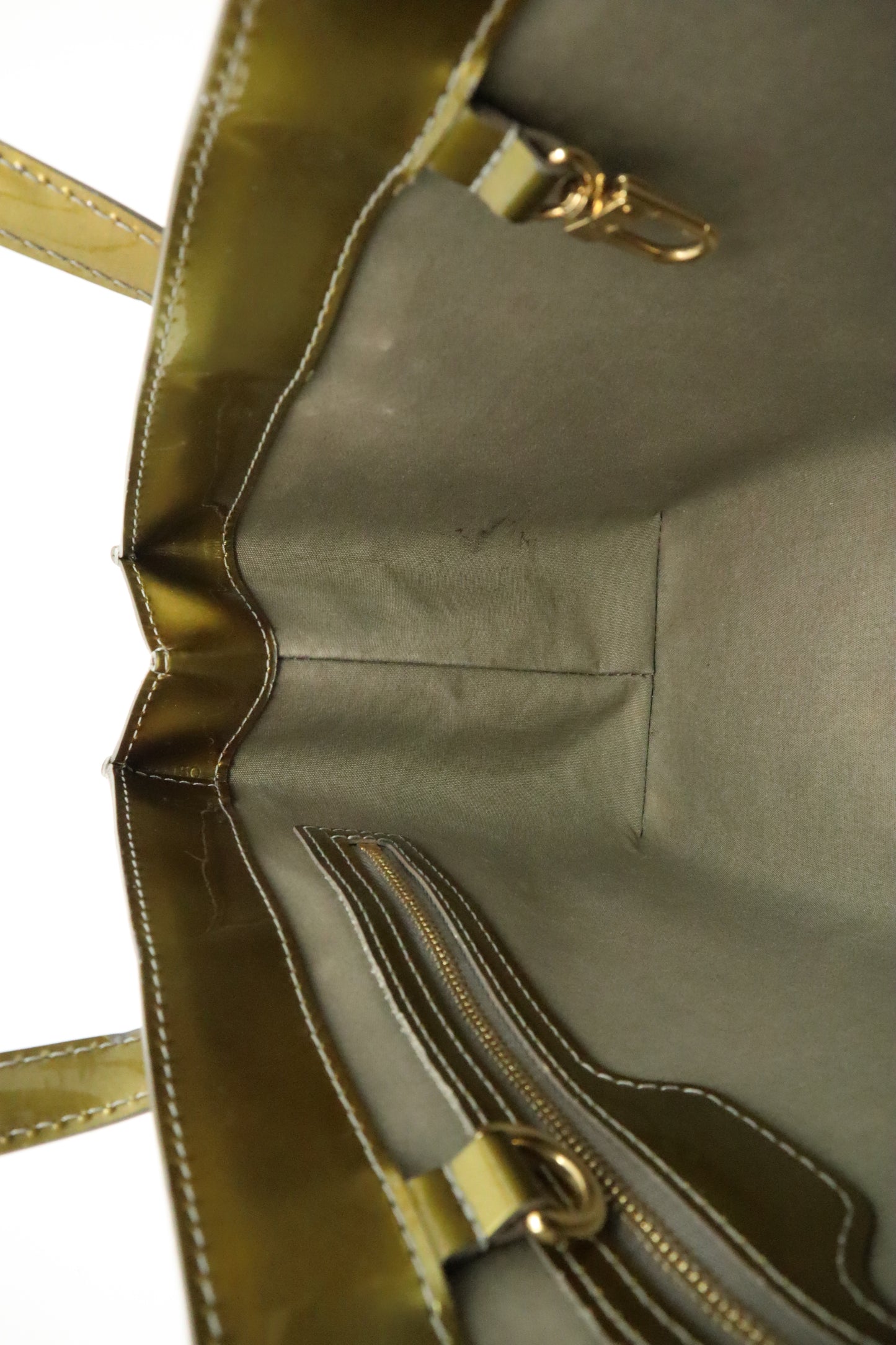Louis Vuitton Wilshire PM in Olive Vernis Leather