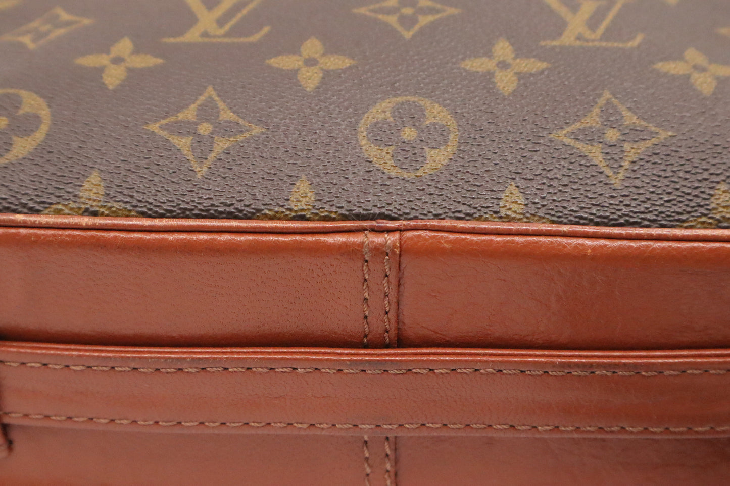 Louis Vuitton Sac Bandouliere in Monogram Canvas