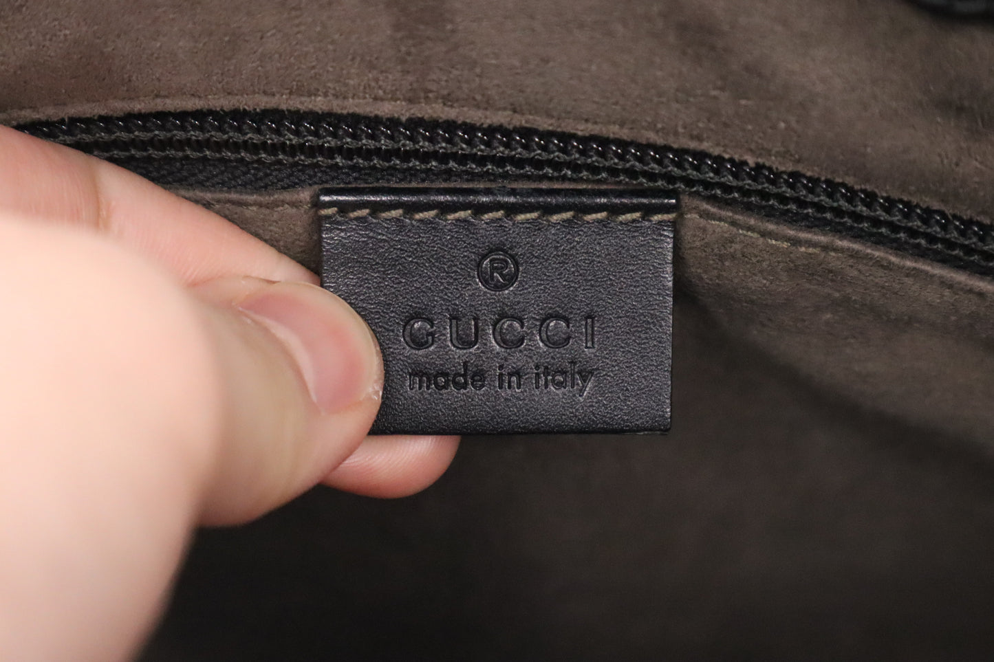 Gucci Crossbody in Black Guccissima Leather