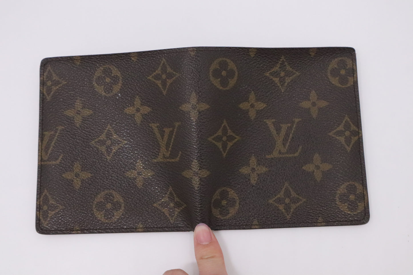 Louis Vuitton Bifold Wallet in Monogram Canvas