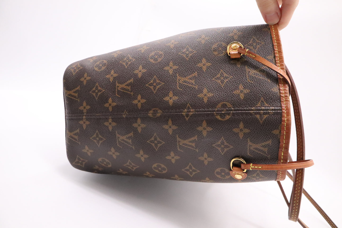 Louis Vuitton Neverfull MM in Monogram Canvas