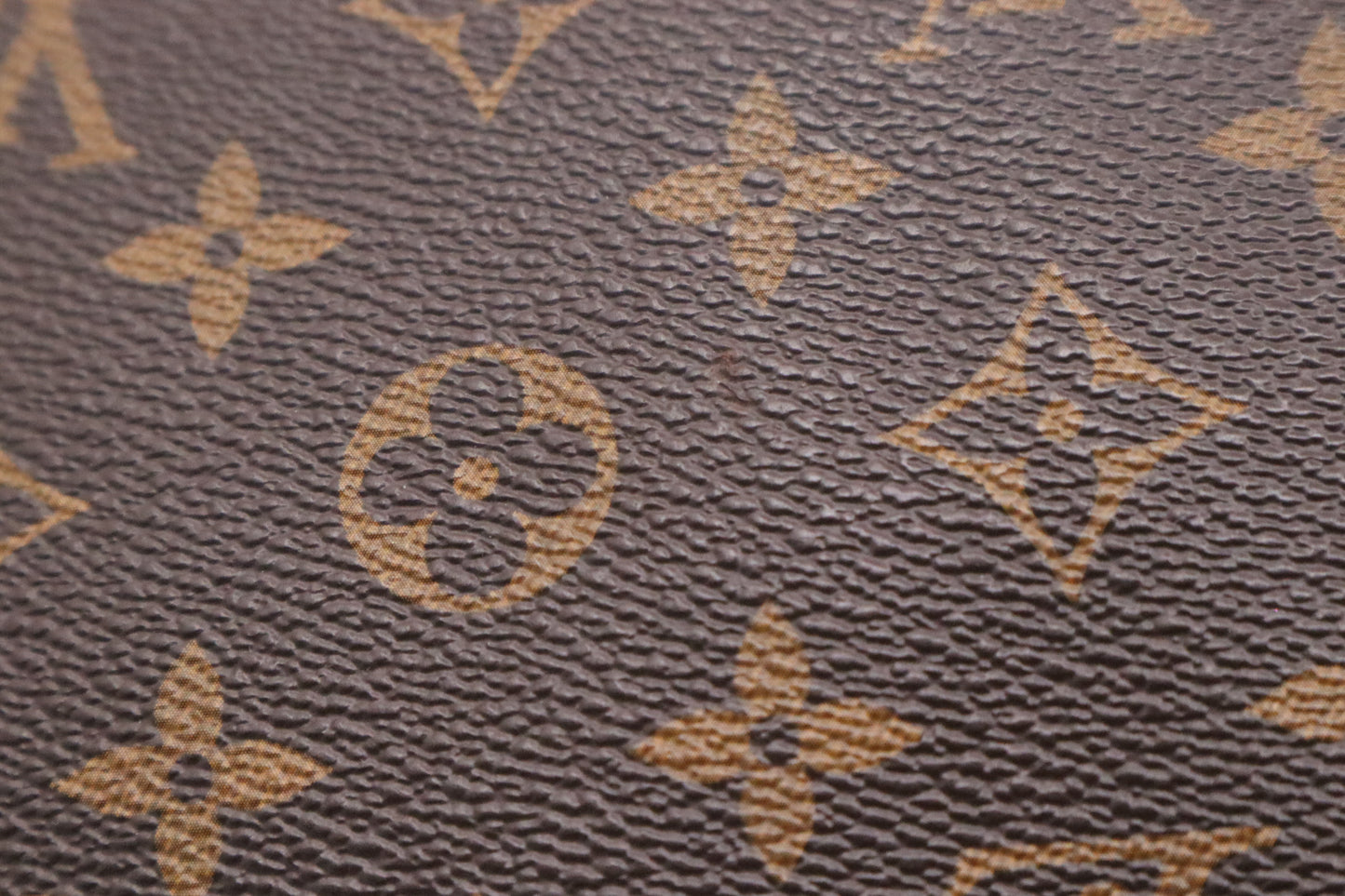 Louis Vuitton Neverfull MM in Monogram Canvas