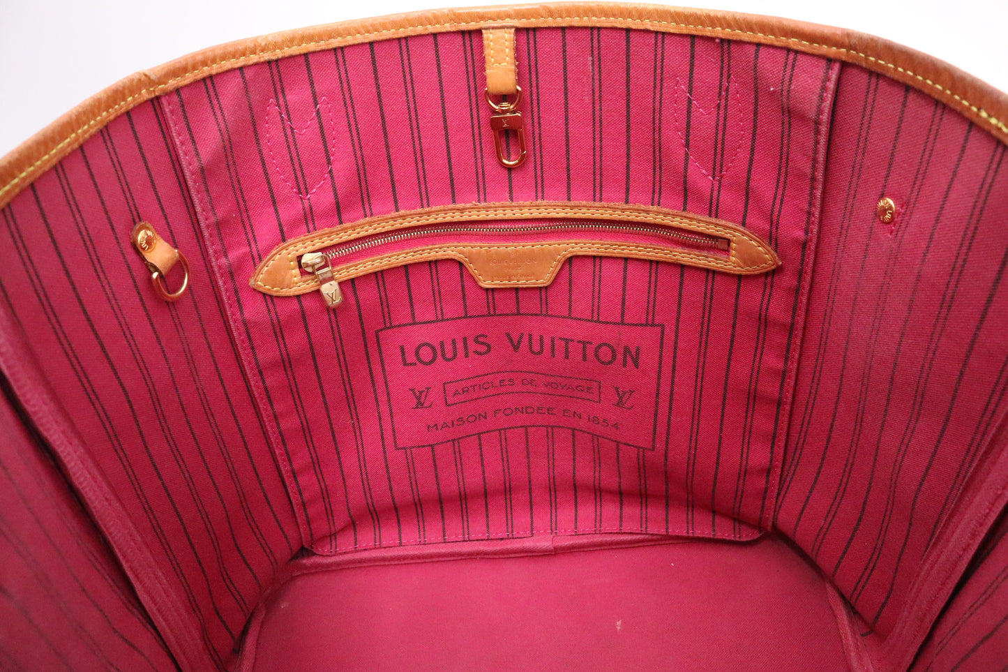 Louis Vuitton Neverfull MM in Monogram Canvas