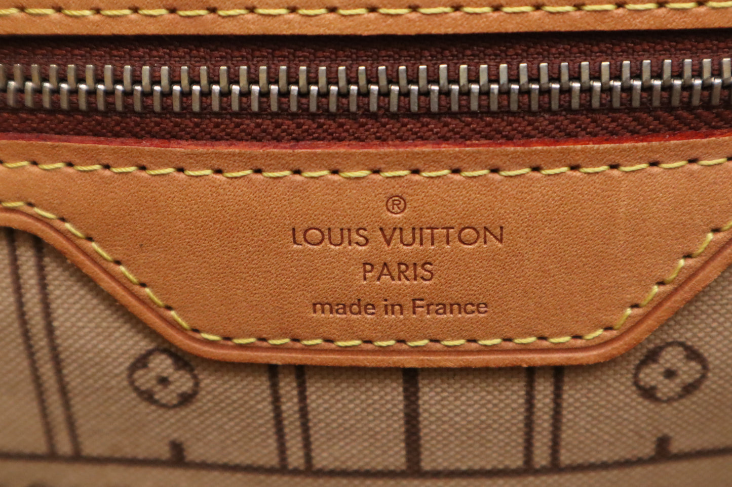 Louis Vuitton Neverfull MM in Monogram Canvas