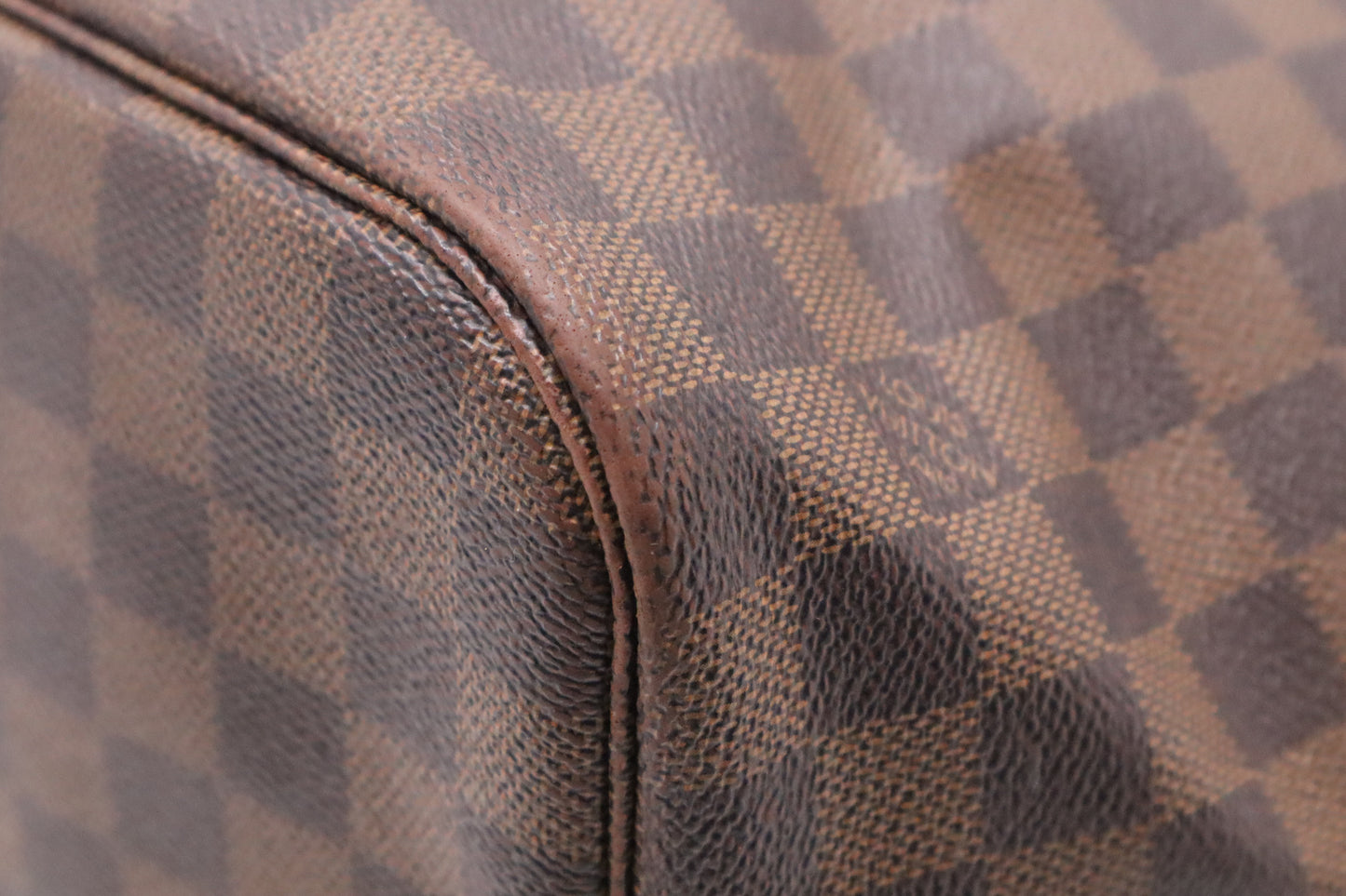 Louis Vuitton Neverfull MM in Damier Ebene Canvas