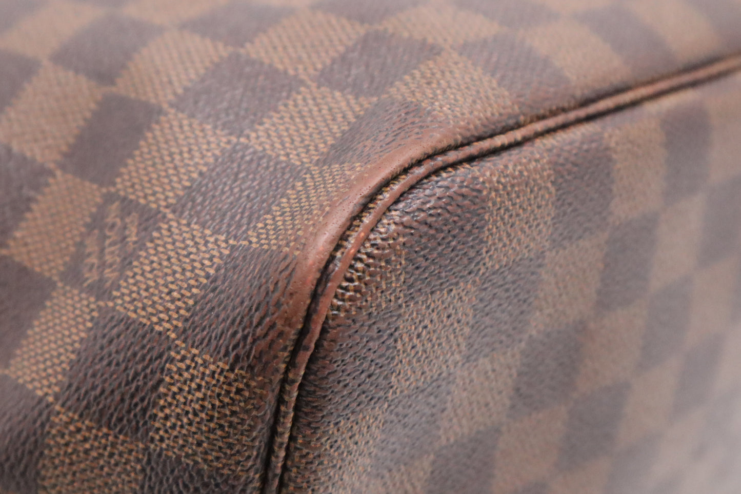 Louis Vuitton Neverfull MM in Damier Ebene Canvas