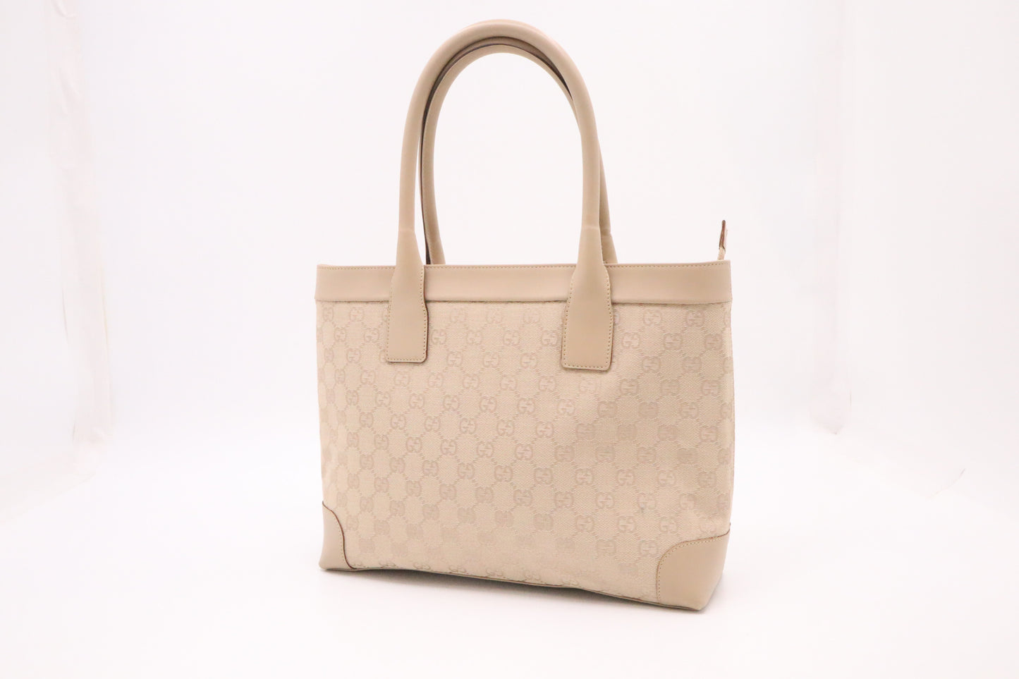 Gucci Shoulder Bag in Beige GG Canvas