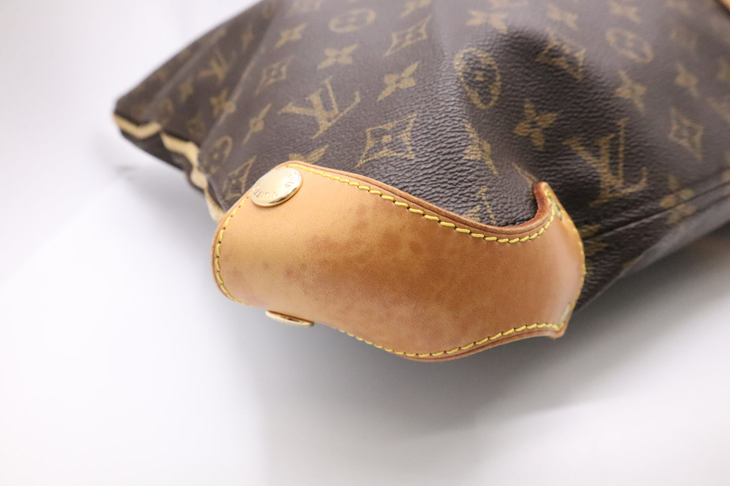 Louis Vuitton Kabul in Monogram Canvas