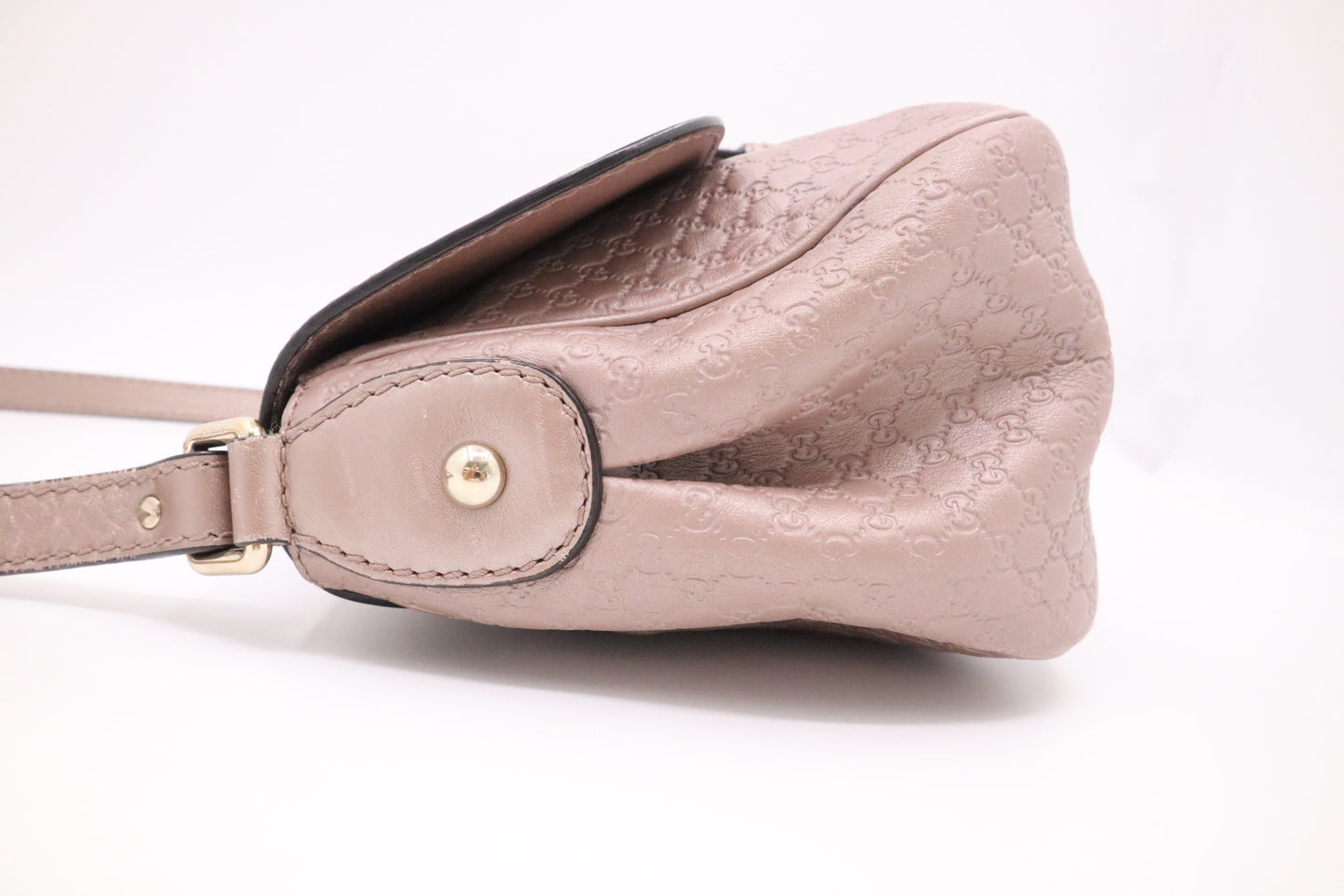 Gucci Crossbody in Pink Metallic Microguccissima Leather