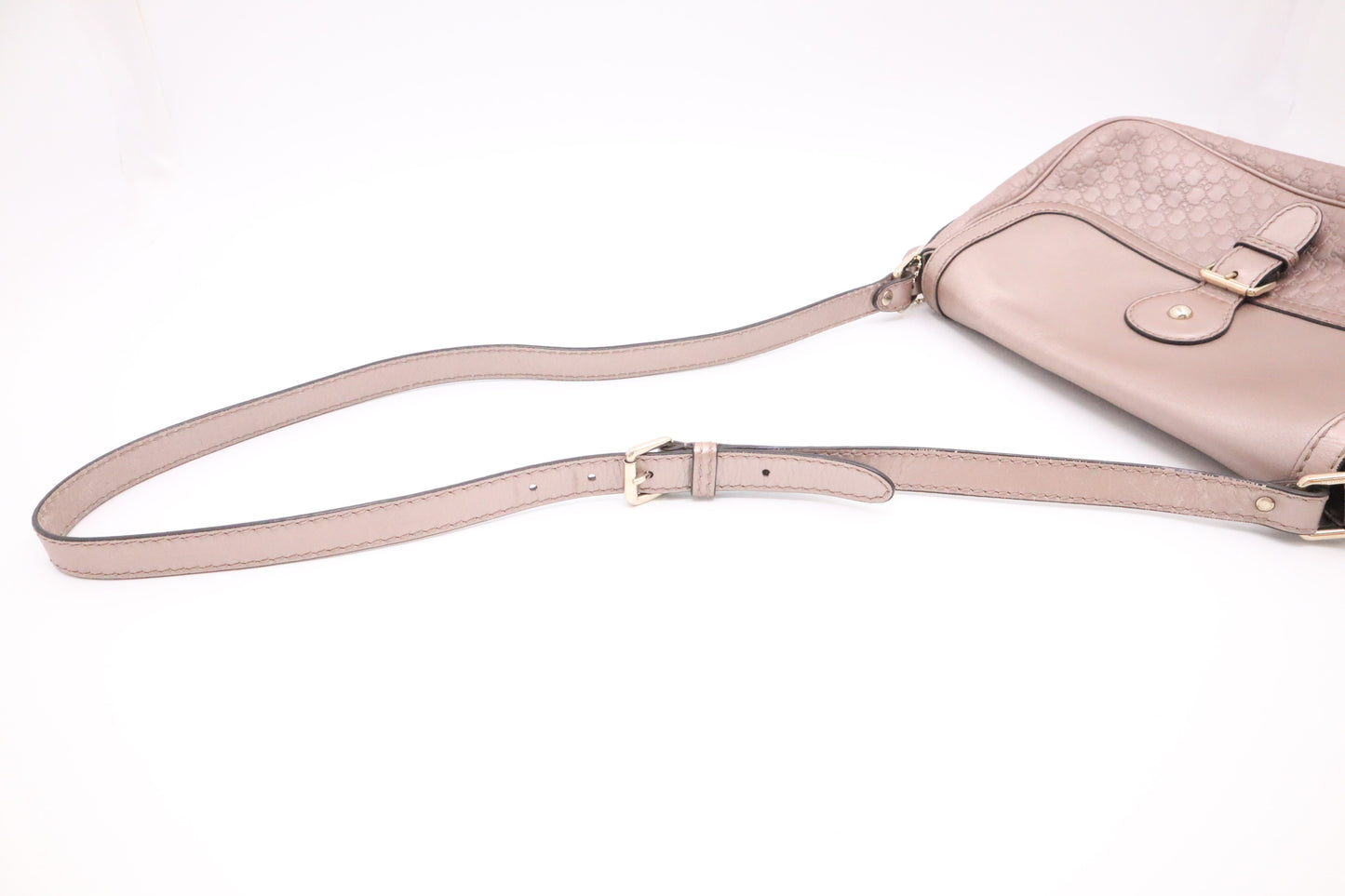 Gucci Crossbody in Pink Metallic Microguccissima Leather