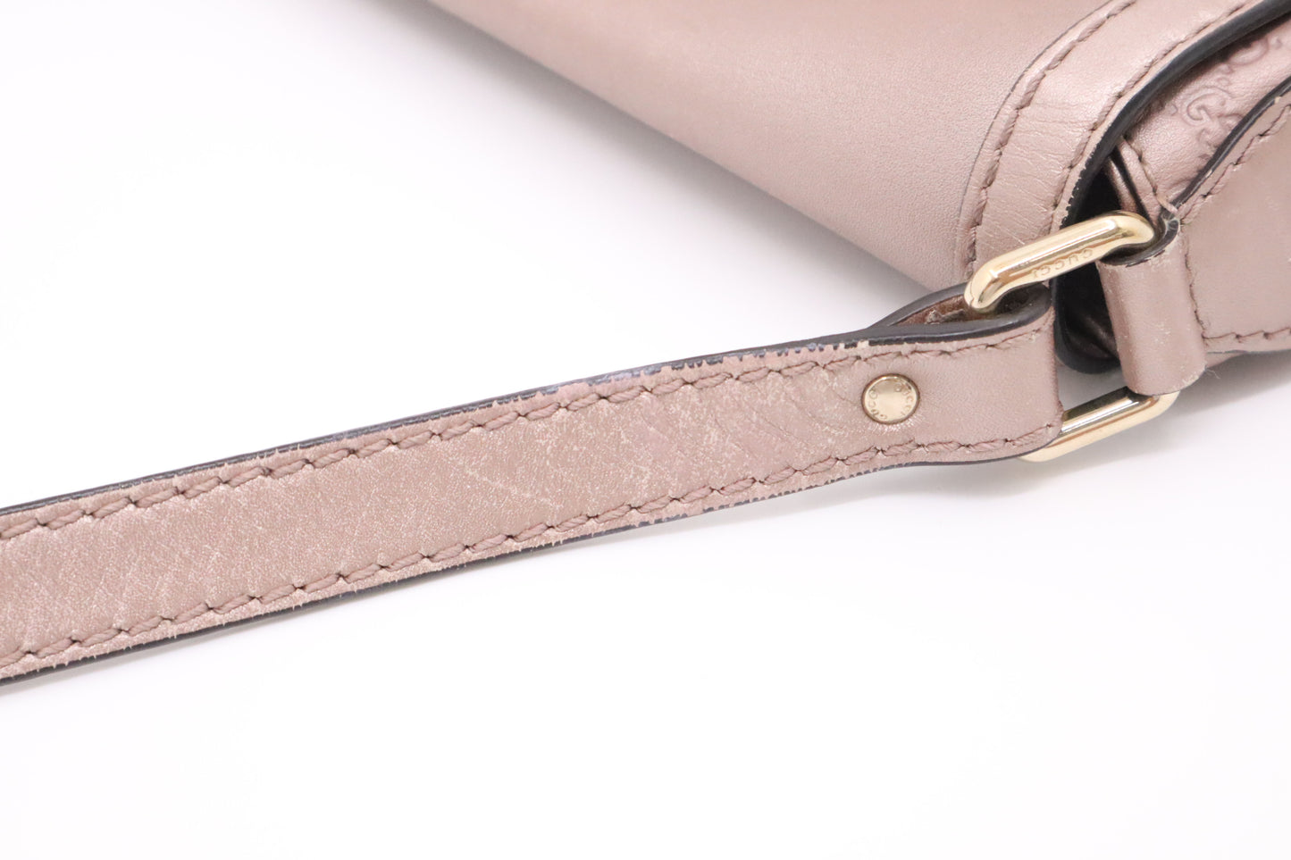 Gucci Crossbody in Pink Metallic Microguccissima Leather