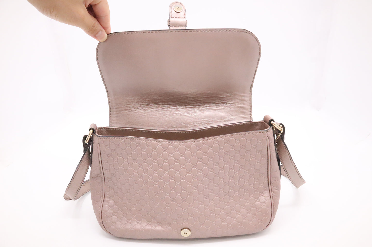 Gucci Crossbody in Pink Metallic Microguccissima Leather