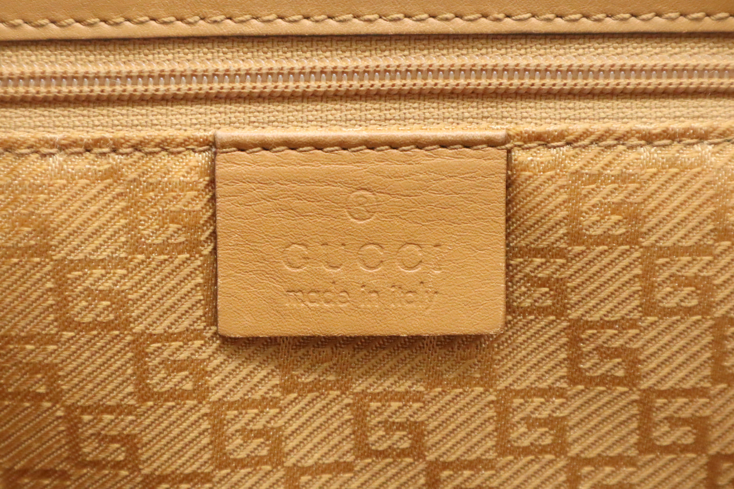 Gucci Jackie Handbag in Pink Suede