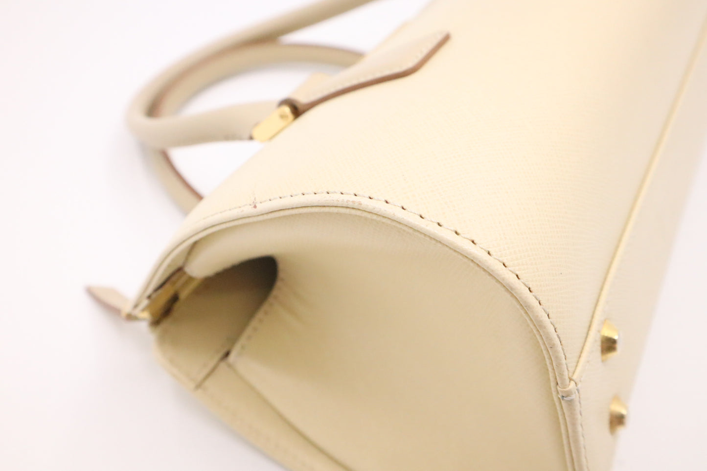 Burberry Burberry Round Handbag in Cream Leather