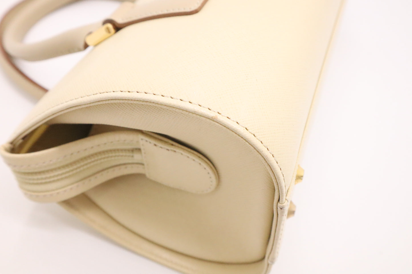 Burberry Burberry Round Handbag in Cream Leather