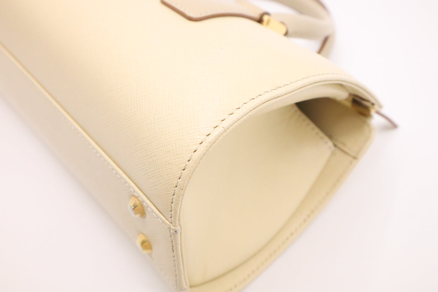 Burberry Burberry Round Handbag in Cream Leather