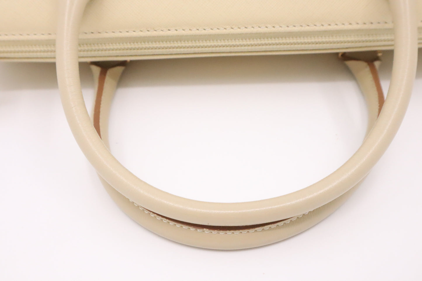 Burberry Burberry Round Handbag in Cream Leather