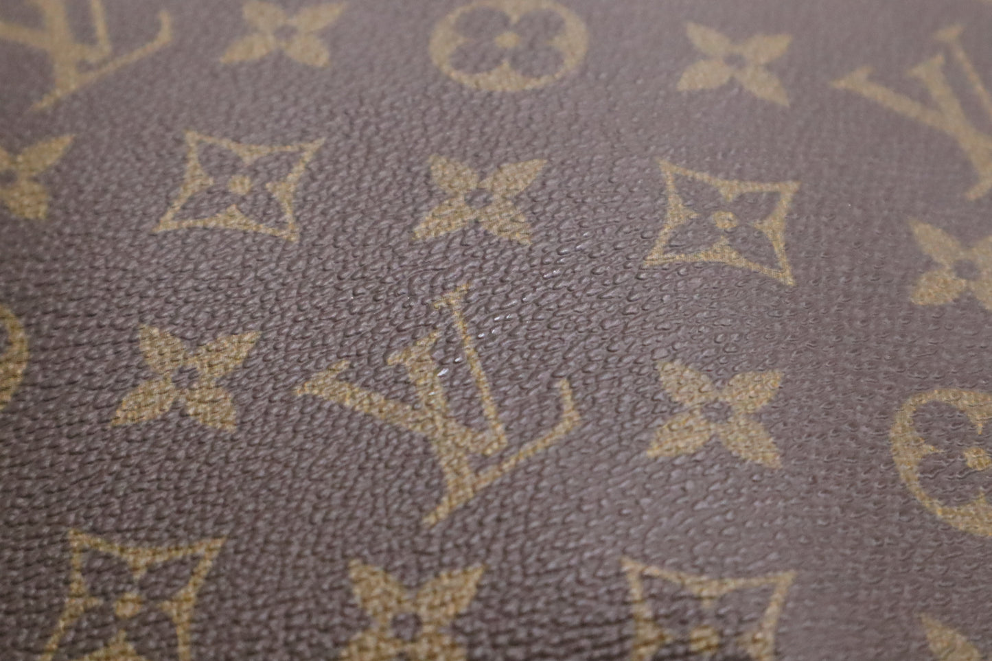 Louis Vuitton Portable Bandouliere in Monogram Canvas