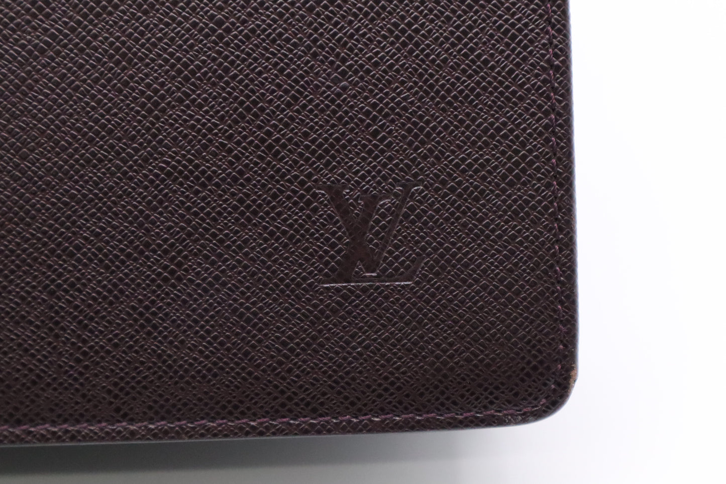 Louis Vuitton Serviette Moskova in Purple Taiga Leather
