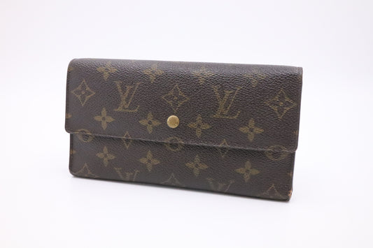 Louis Vuitton international Wallet in Monogram Canvas