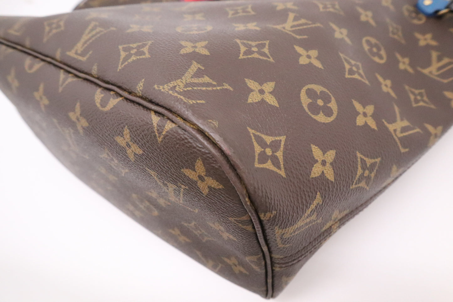 Louis Vuitton Neverfull Totem MM in Monogram Canvas