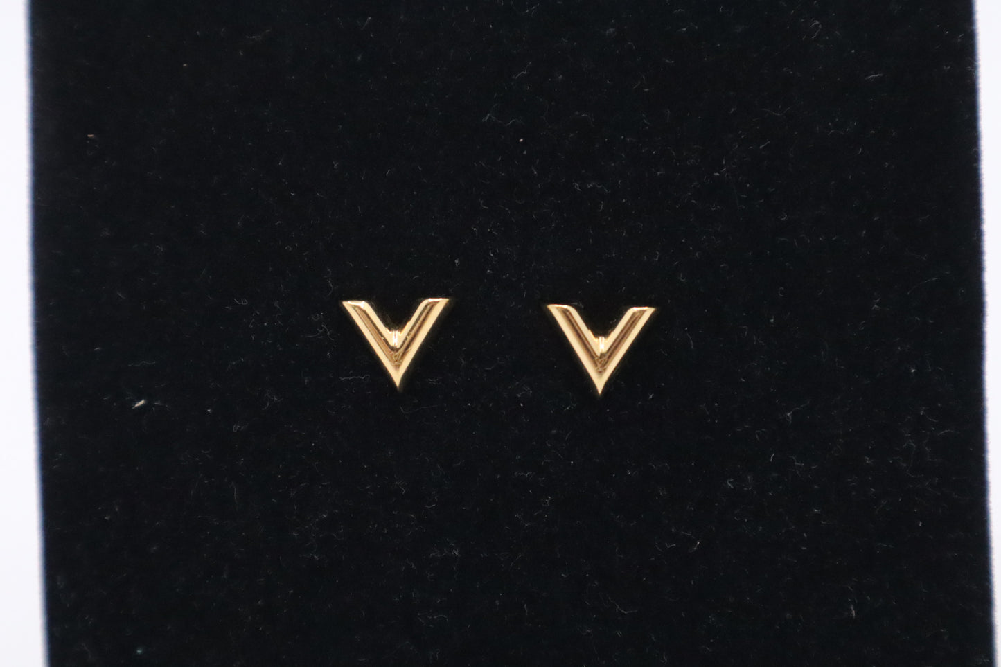 Louis Vuitton Essential V Earrings