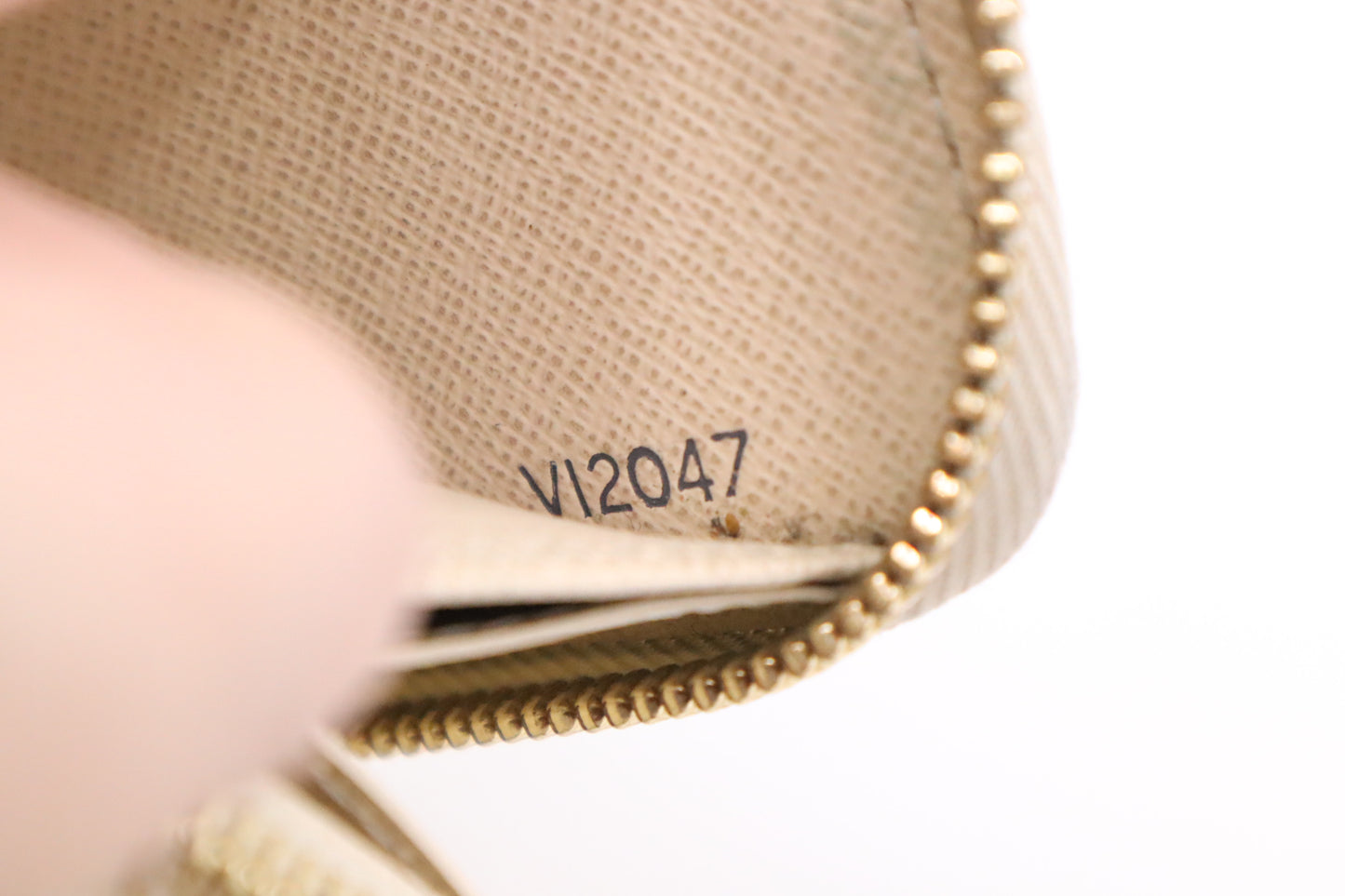 Louis Vuitton Long Zippy Wallet in Damiere Azur Canvas