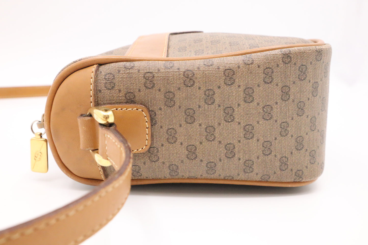 Gucci Shoulder Bag in Brown GG Canvas