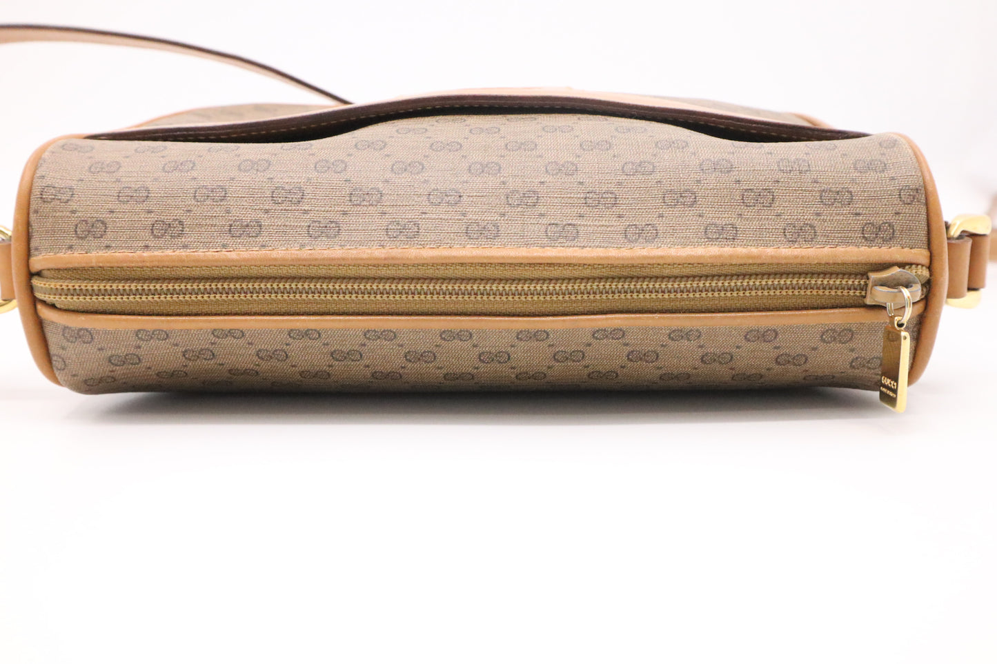 Gucci Shoulder Bag in Brown GG Canvas