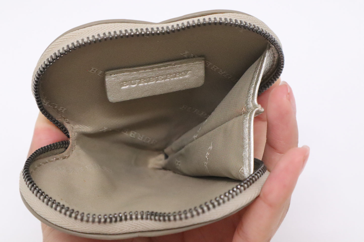 Burberry Heart Coin Case in Nova Check and Silver Leather