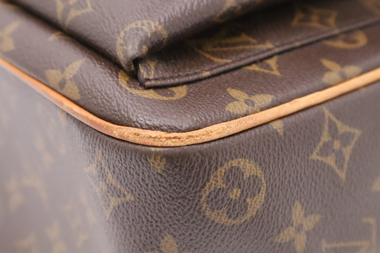 Louis Vuitton Multiple Cite in Monogram Canvas