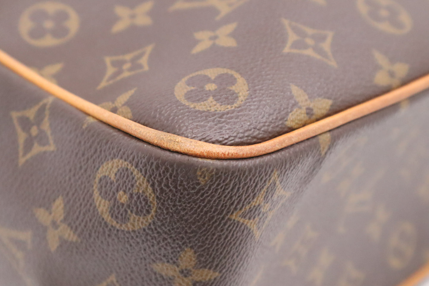 Louis Vuitton Multiple Cite in Monogram Canvas